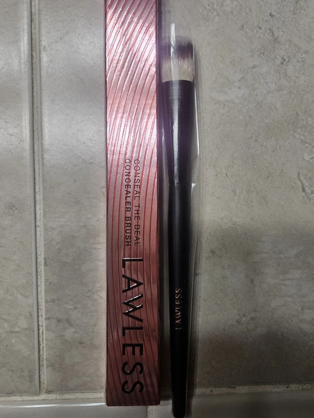 Lawless Conceal The Deal Concealer Brush